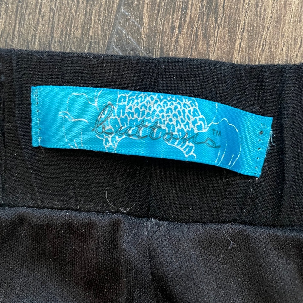 “Buttons” shorts - Picture 3 of 4